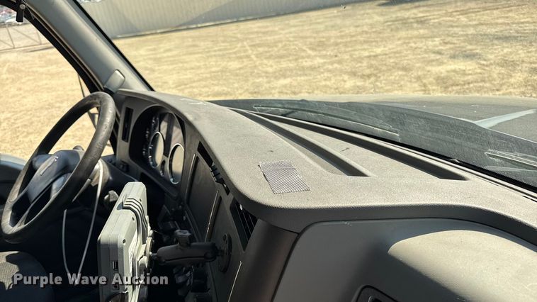 image for item YA1029 2019 Kenworth T680 semi truck