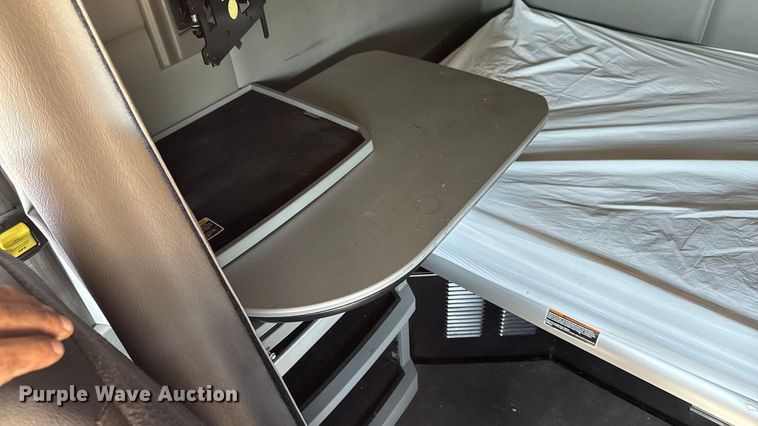 image for item YA1029 2019 Kenworth T680 semi truck