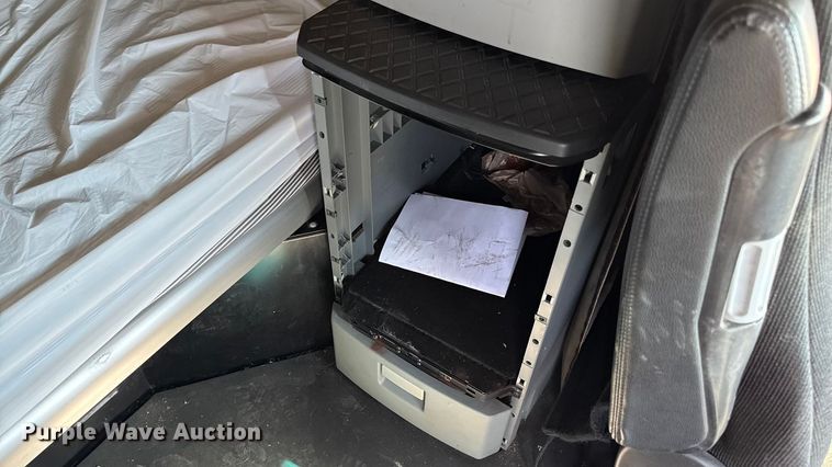 image for item YA1029 2019 Kenworth T680 semi truck