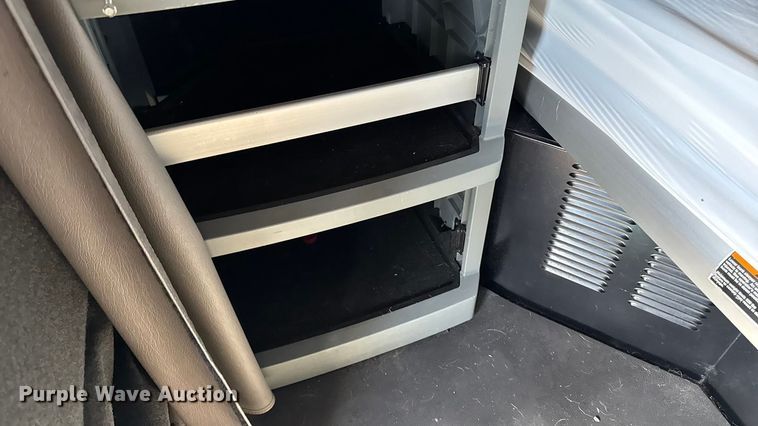 image for item YA1029 2019 Kenworth T680 semi truck