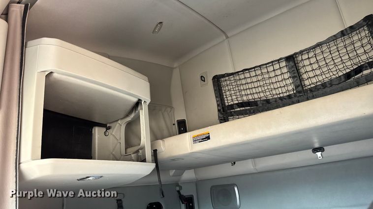 image for item YA1029 2019 Kenworth T680 semi truck