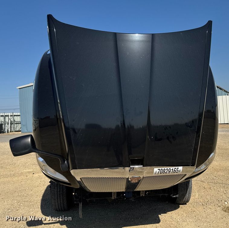 image for item YA1029 2019 Kenworth T680 semi truck