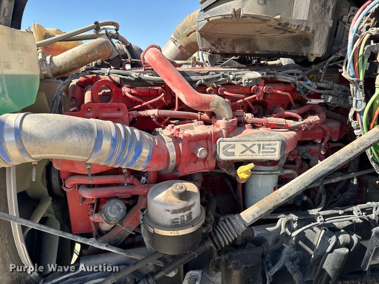 image for item YA1029 2019 Kenworth T680 semi truck