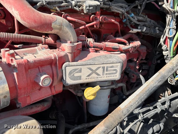 image for item YA1029 2019 Kenworth T680 semi truck