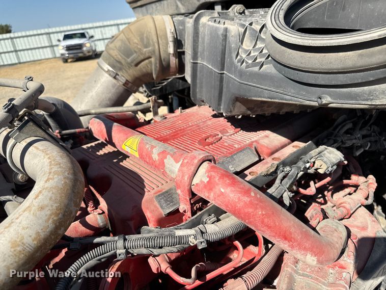 image for item YA1029 2019 Kenworth T680 semi truck