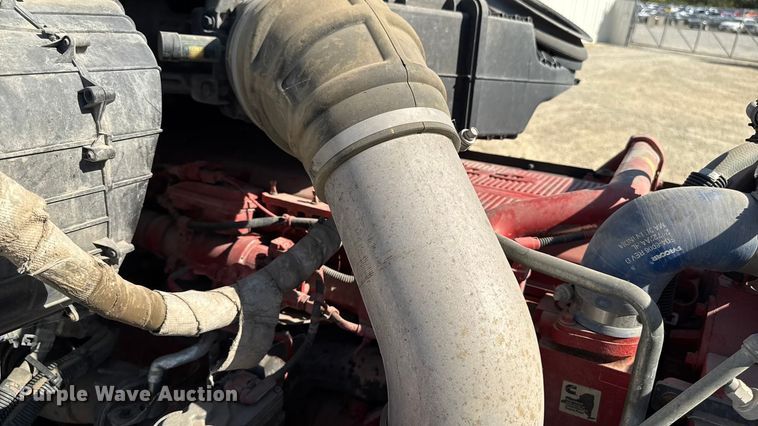 image for item YA1029 2019 Kenworth T680 semi truck