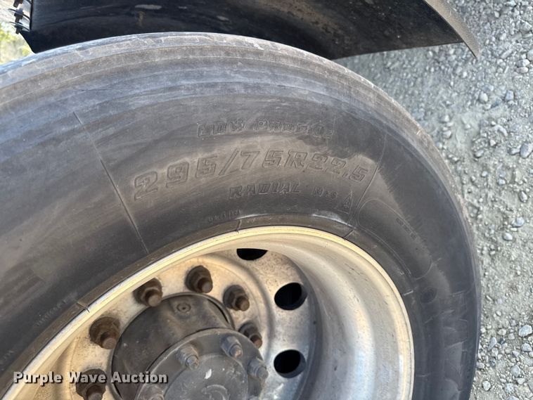 image for item YA1029 2019 Kenworth T680 semi truck