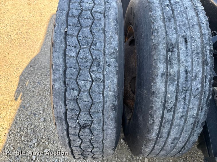 image for item YA1029 2019 Kenworth T680 semi truck