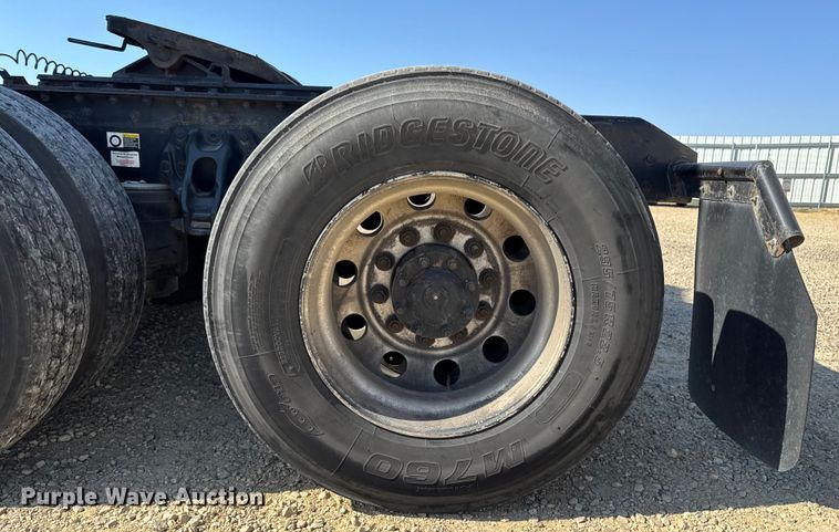 image for item YA1029 2019 Kenworth T680 semi truck