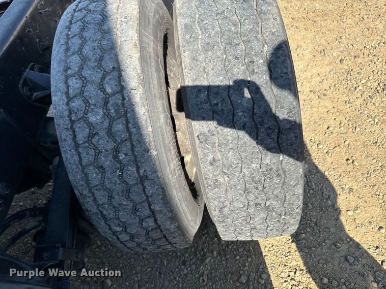 image for item YA1029 2019 Kenworth T680 semi truck