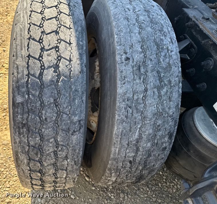 image for item YA1029 2019 Kenworth T680 semi truck