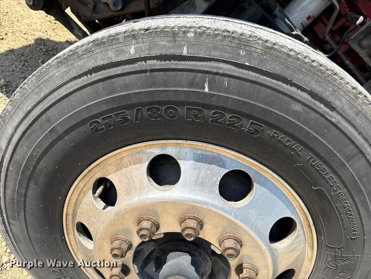 image for item YA1029 2019 Kenworth T680 semi truck