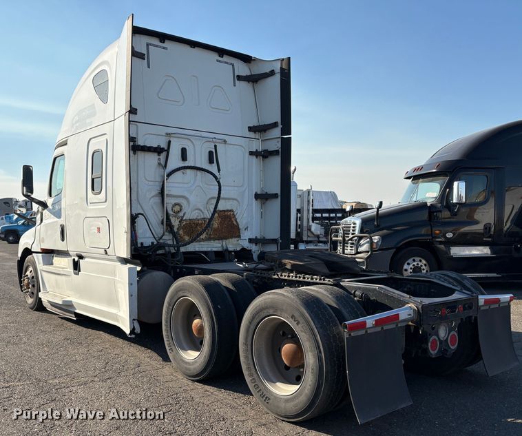image for item YA1030 2020 Freightliner Cascadia semi truck