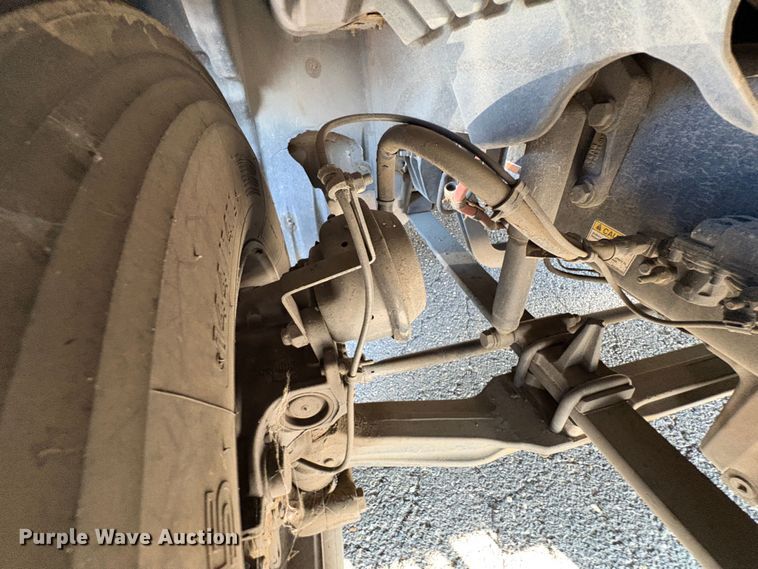 image for item YA1030 2020 Freightliner Cascadia semi truck