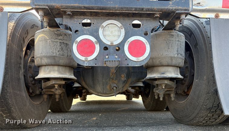 image for item YA1030 2020 Freightliner Cascadia semi truck