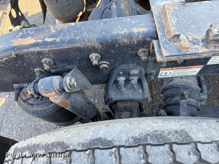 image for item YA1030 2020 Freightliner Cascadia semi truck