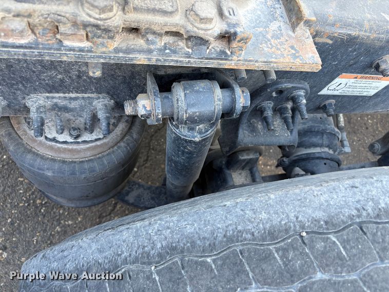 image for item YA1030 2020 Freightliner Cascadia semi truck