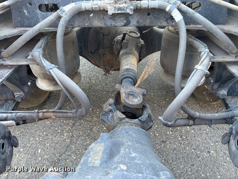 image for item YA1030 2020 Freightliner Cascadia semi truck