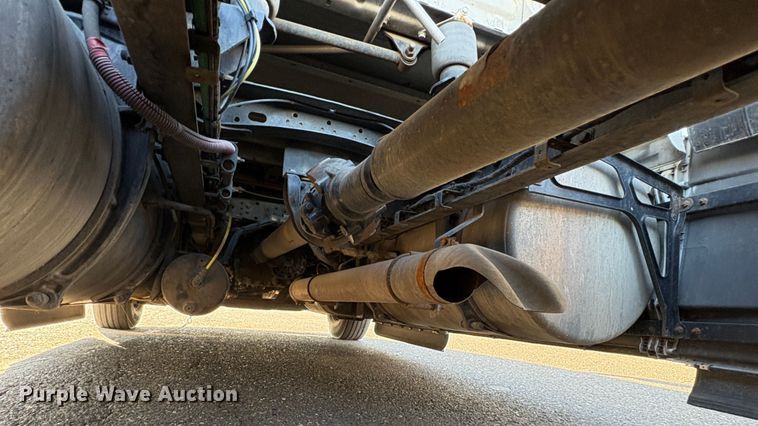 image for item YA1030 2020 Freightliner Cascadia semi truck