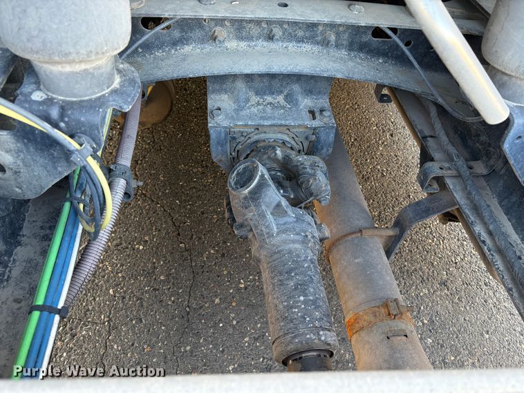 image for item YA1030 2020 Freightliner Cascadia semi truck