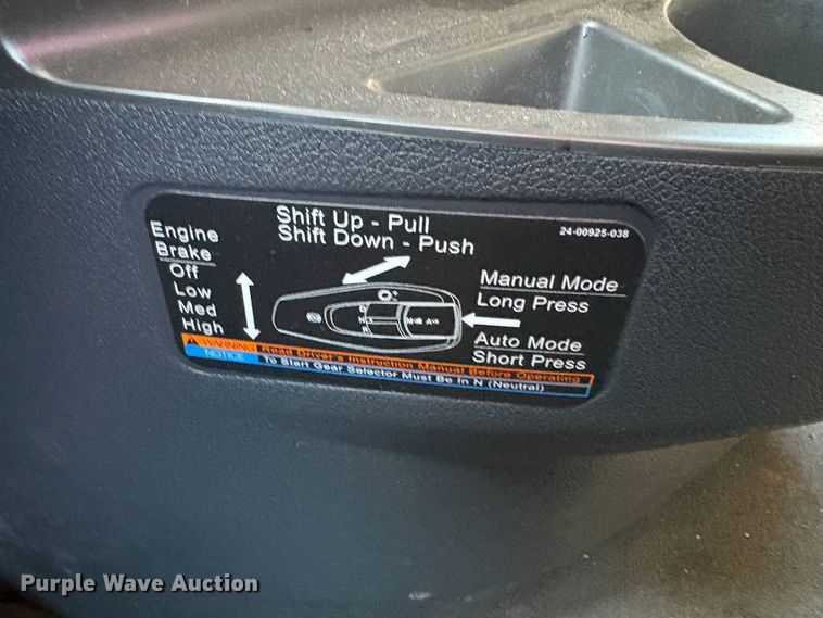 image for item YA1030 2020 Freightliner Cascadia semi truck