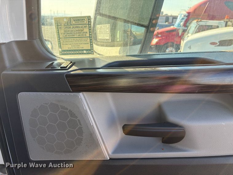 image for item YA1030 2020 Freightliner Cascadia semi truck