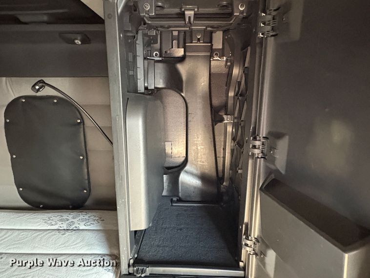 image for item YA1030 2020 Freightliner Cascadia semi truck