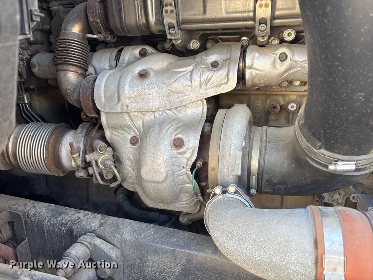 image for item YA1030 2020 Freightliner Cascadia semi truck