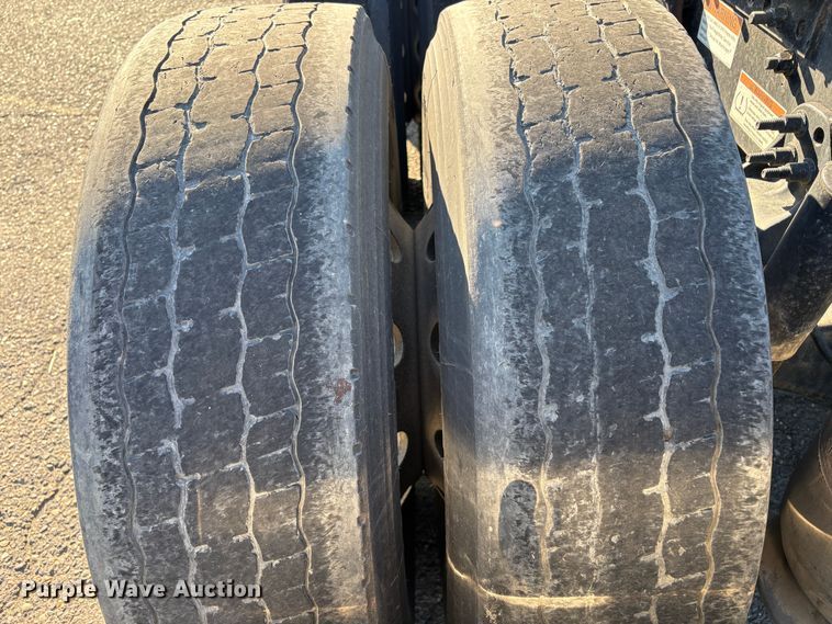 image for item YA1030 2020 Freightliner Cascadia semi truck