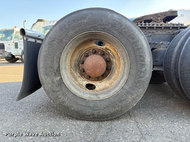 image for item YA1030 2020 Freightliner Cascadia semi truck