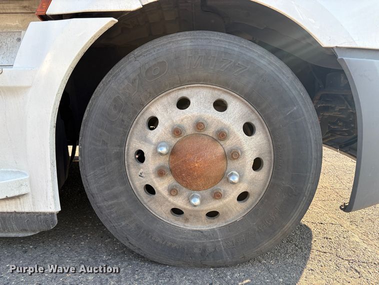 image for item YA1030 2020 Freightliner Cascadia semi truck