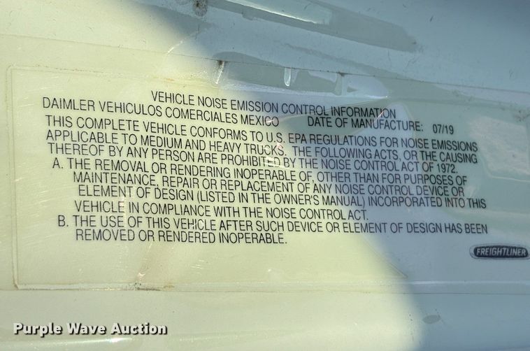 image for item YA1030 2020 Freightliner Cascadia semi truck