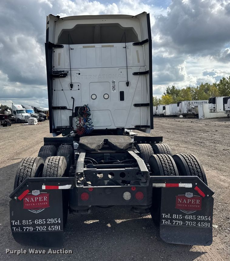 image for item YA1041 2019 International LT625 semi truck