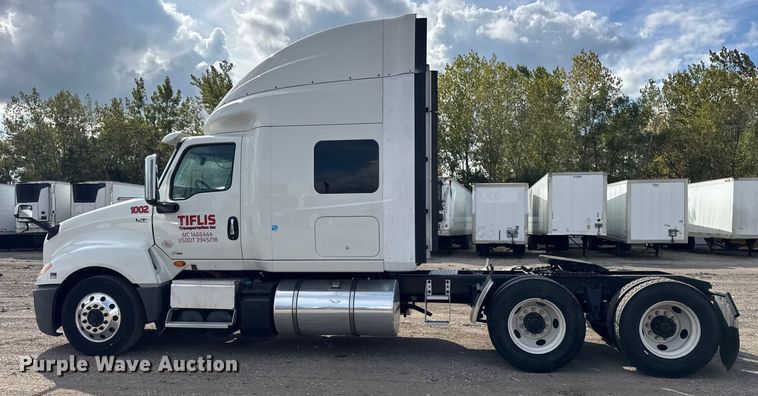 image for item YA1041 2019 International LT625 semi truck