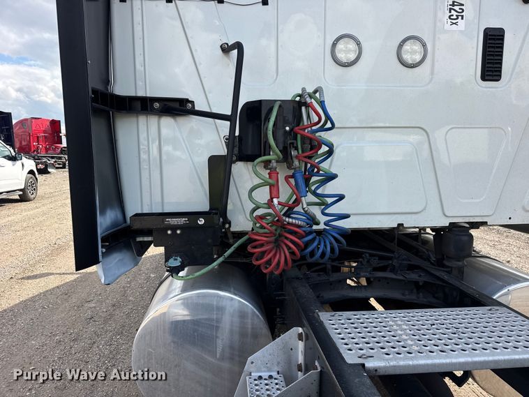 image for item YA1041 2019 International LT625 semi truck