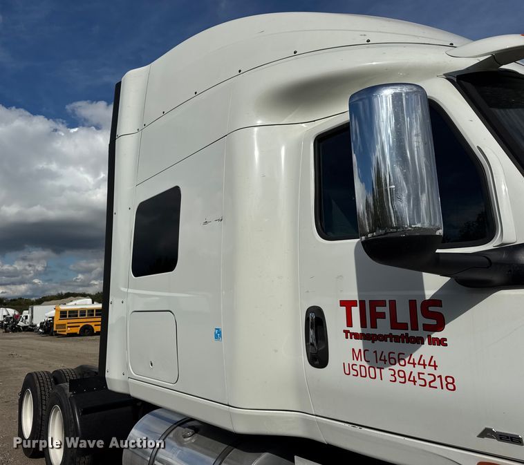 image for item YA1041 2019 International LT625 semi truck