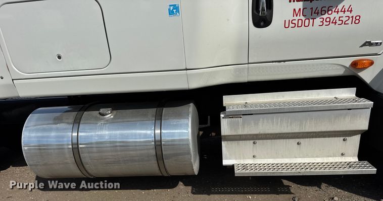 image for item YA1041 2019 International LT625 semi truck