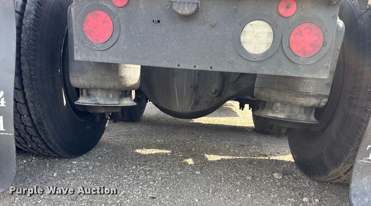 image for item YA1041 2019 International LT625 semi truck