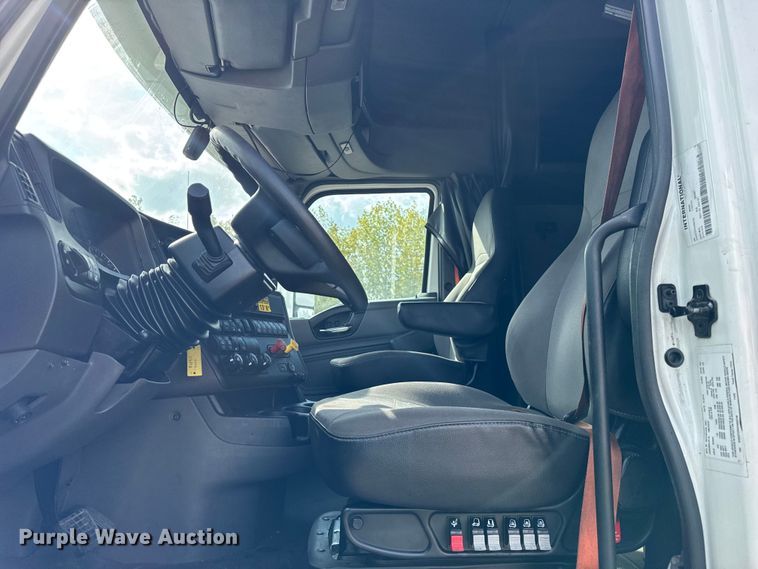 image for item YA1041 2019 International LT625 semi truck