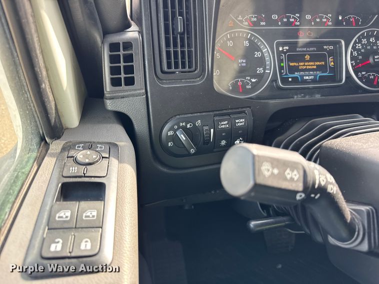 image for item YA1041 2019 International LT625 semi truck