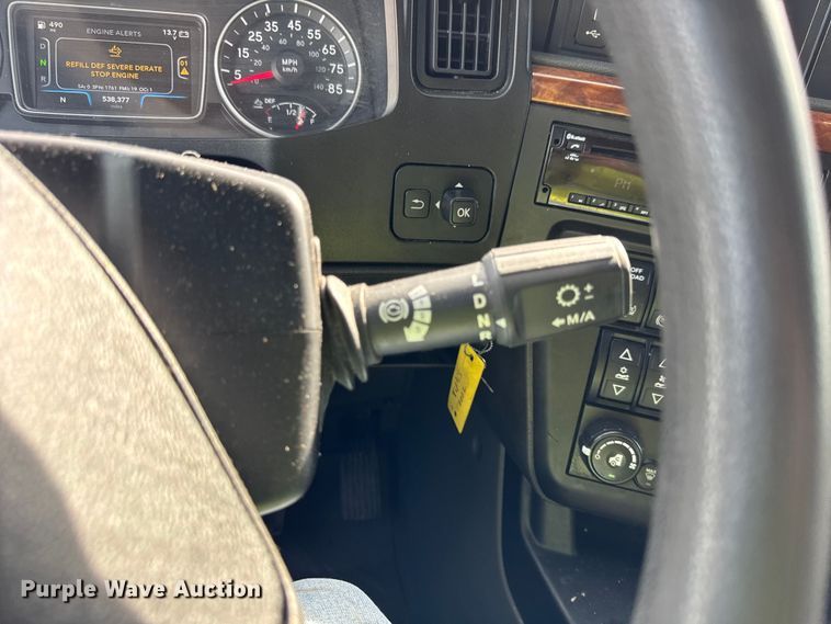 image for item YA1041 2019 International LT625 semi truck