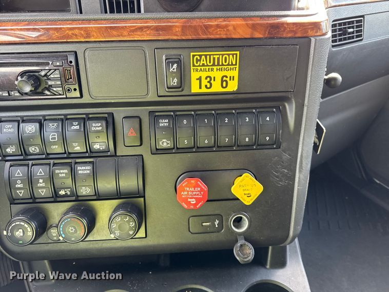 image for item YA1041 2019 International LT625 semi truck