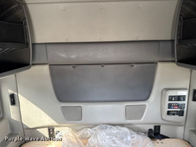 image for item YA1041 2019 International LT625 semi truck