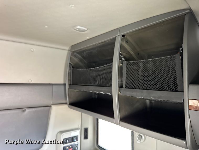 image for item YA1041 2019 International LT625 semi truck