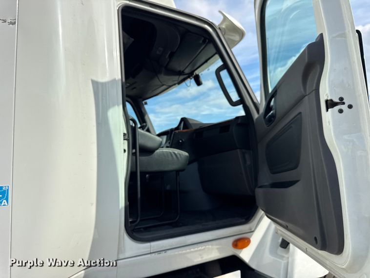 image for item YA1041 2019 International LT625 semi truck