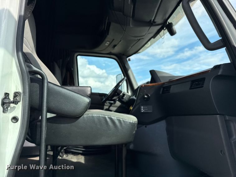 image for item YA1041 2019 International LT625 semi truck