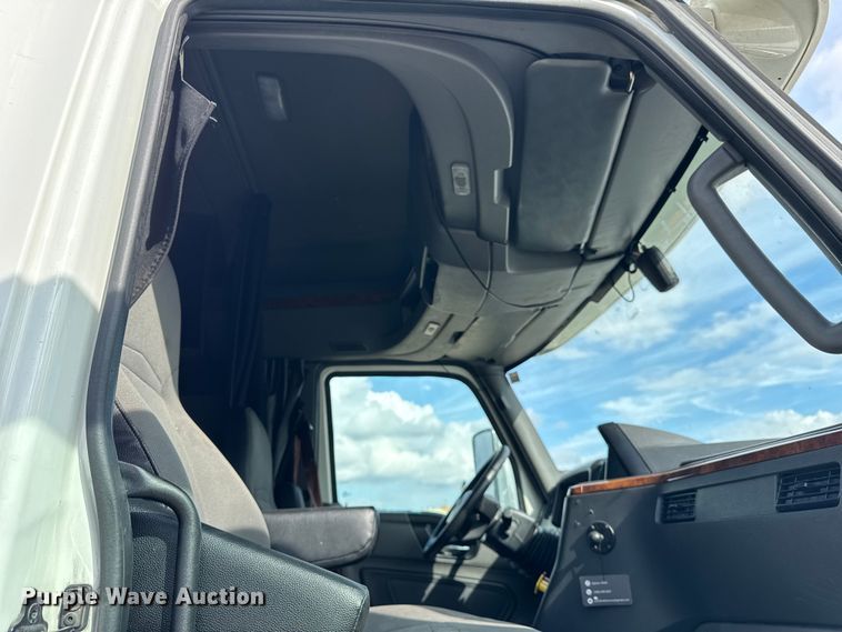 image for item YA1041 2019 International LT625 semi truck