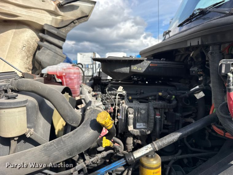 image for item YA1041 2019 International LT625 semi truck