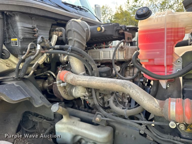 image for item YA1041 2019 International LT625 semi truck