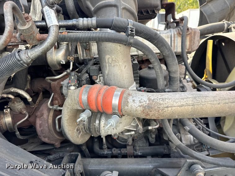 image for item YA1041 2019 International LT625 semi truck